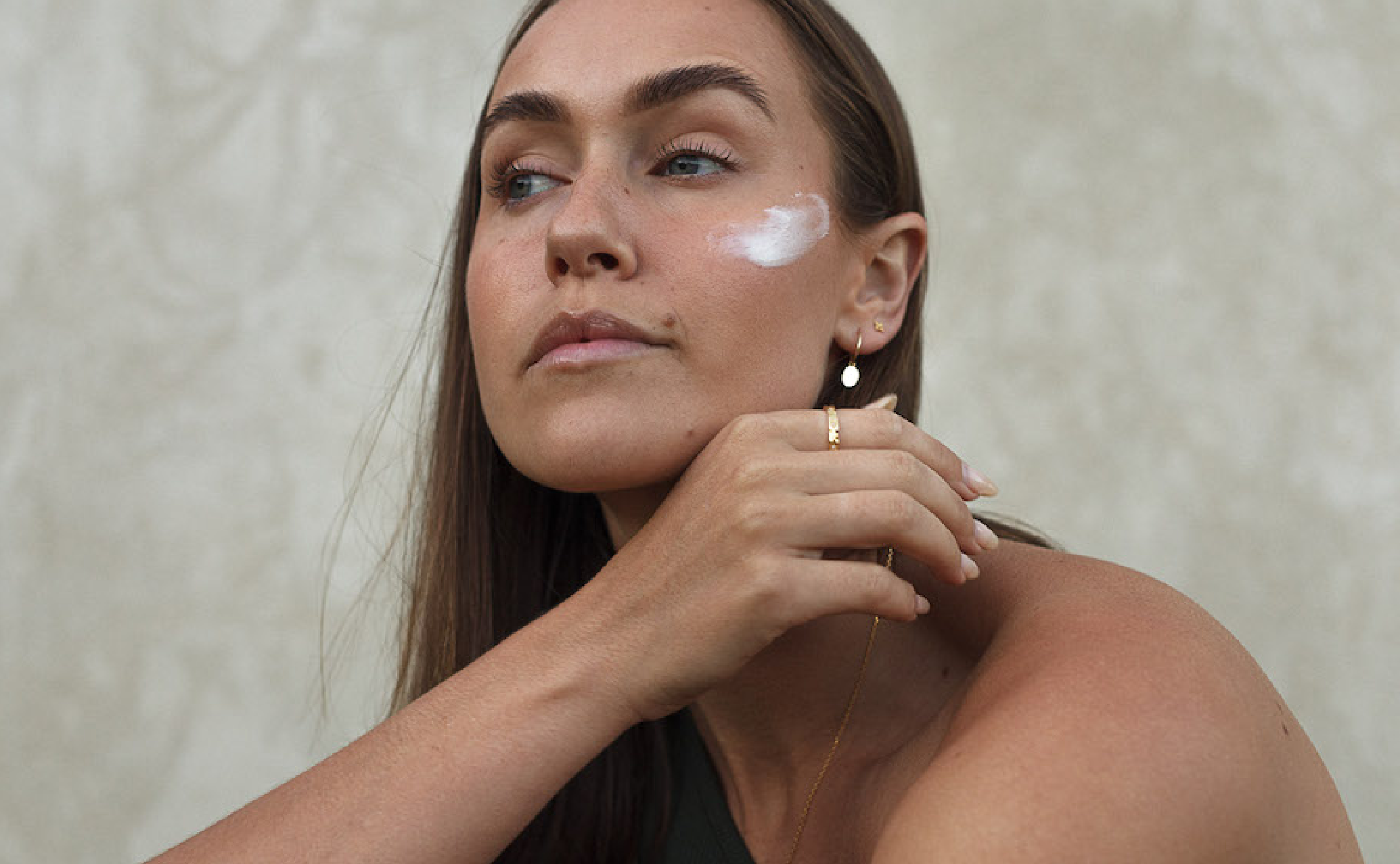 HOW TO BUILD A NATURAL SKINCARE RITUAL