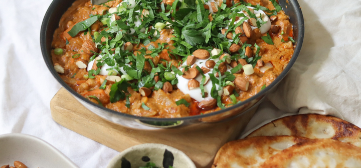 WINTER RECIPE: SPICED ALMOND BUTTER CURRY WITH 4 INGREDIENT FLATBREADS